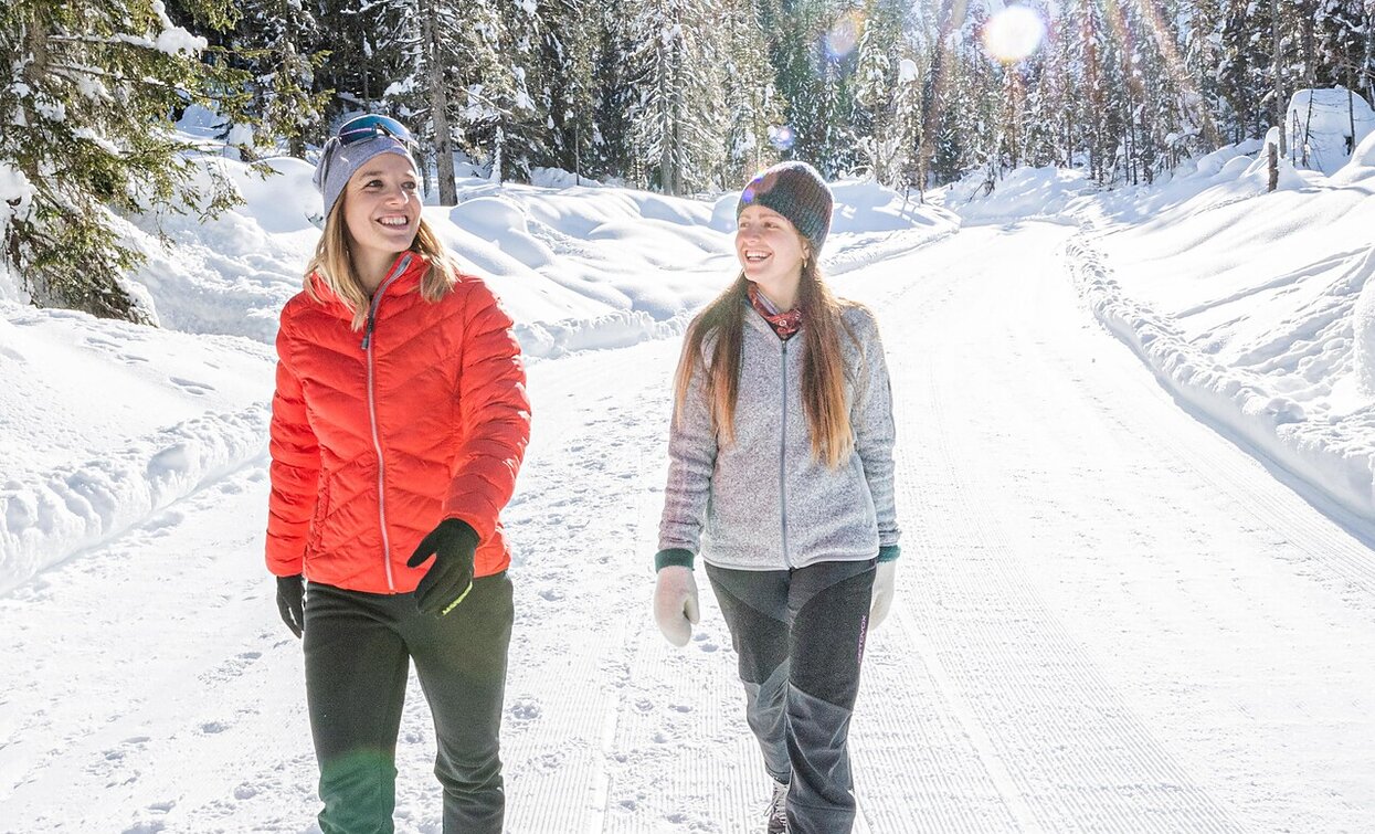 Winterwanderung: Helmrestaurant - Hahnspielhütte | © Harald Wisthaler, Sexten Winterwanderung: Helmrestaurant - Hahnspielhütte | © Harald Wisthaler, Sexten